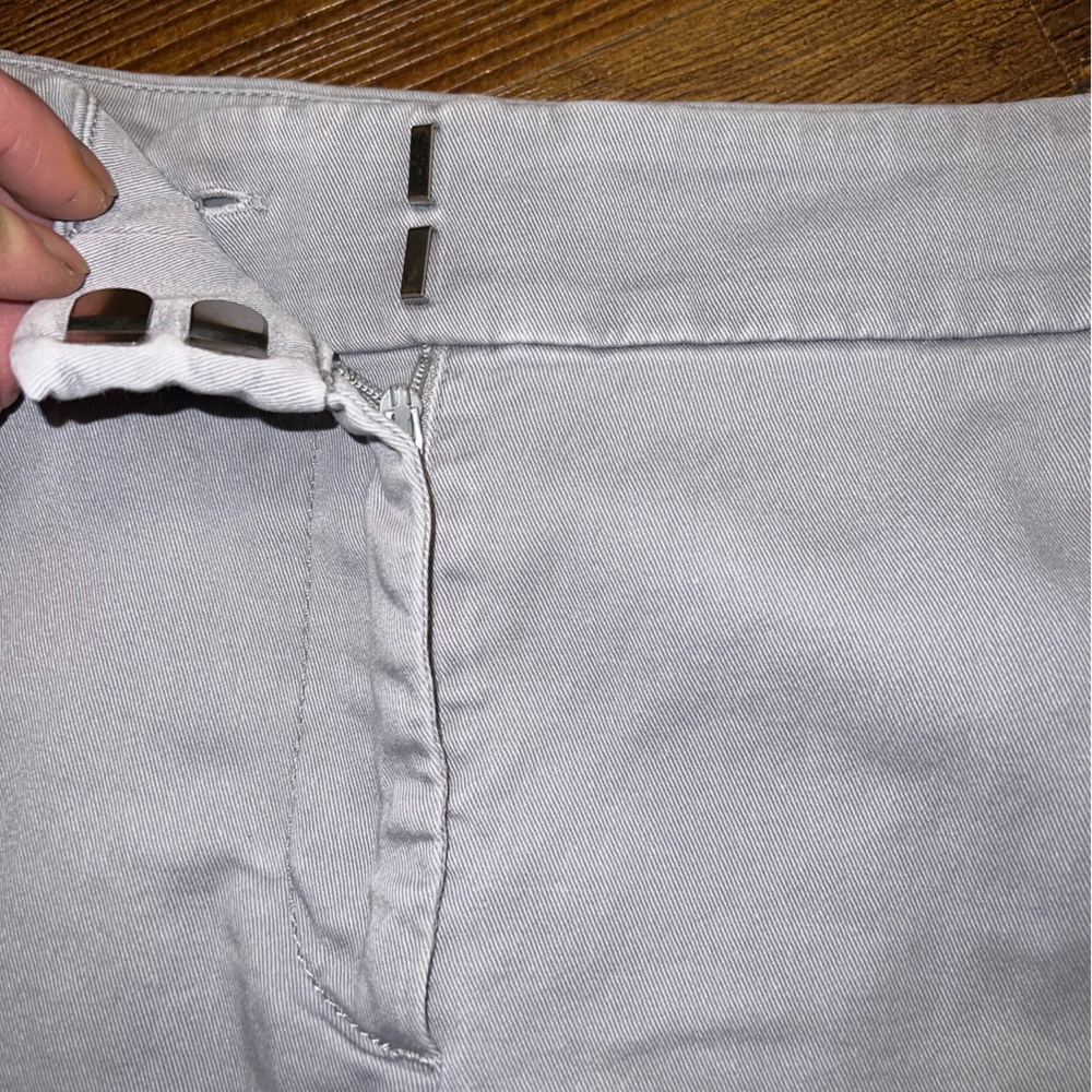 LOFT Soft Gray Riviera Shorts Casual Chic Women’s Size 8 - Picture 4 of 7